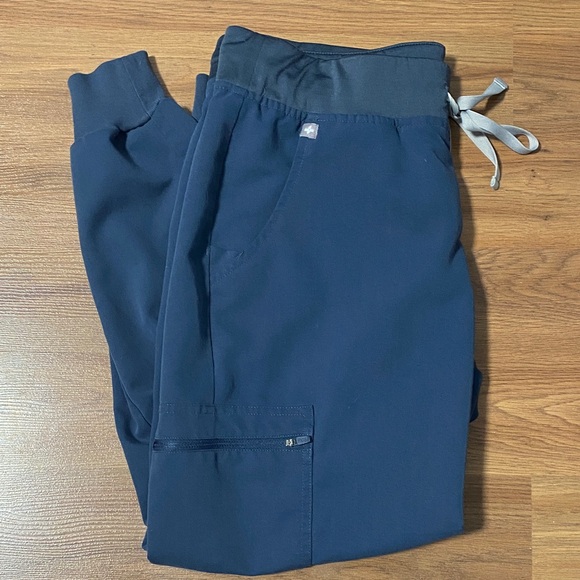 Figs Pants - Figs. Zamora Jogger Scrub Pants. Navy. Medium Petite
